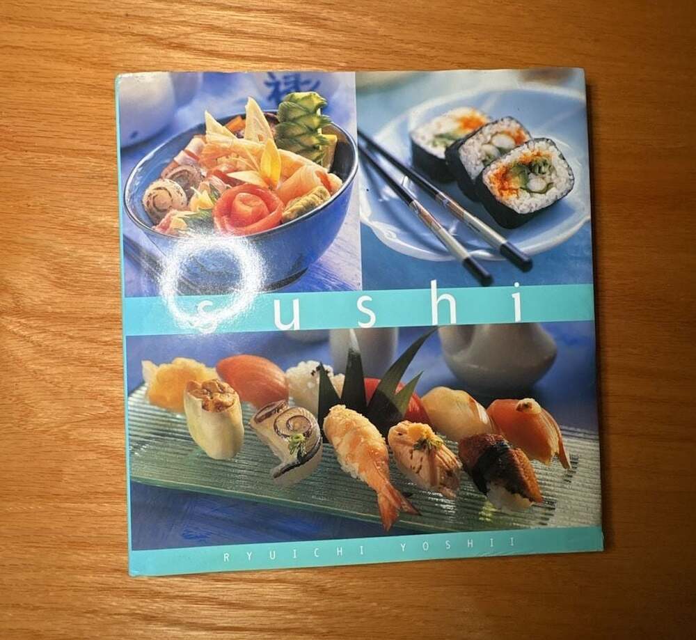 Sushi (Essential Kitchen Series) by Ryuichi Yoshii